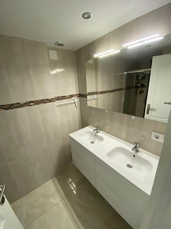 Appartement Moderne Premiere Ligne De Mer Avec Piscine Roses Apartment