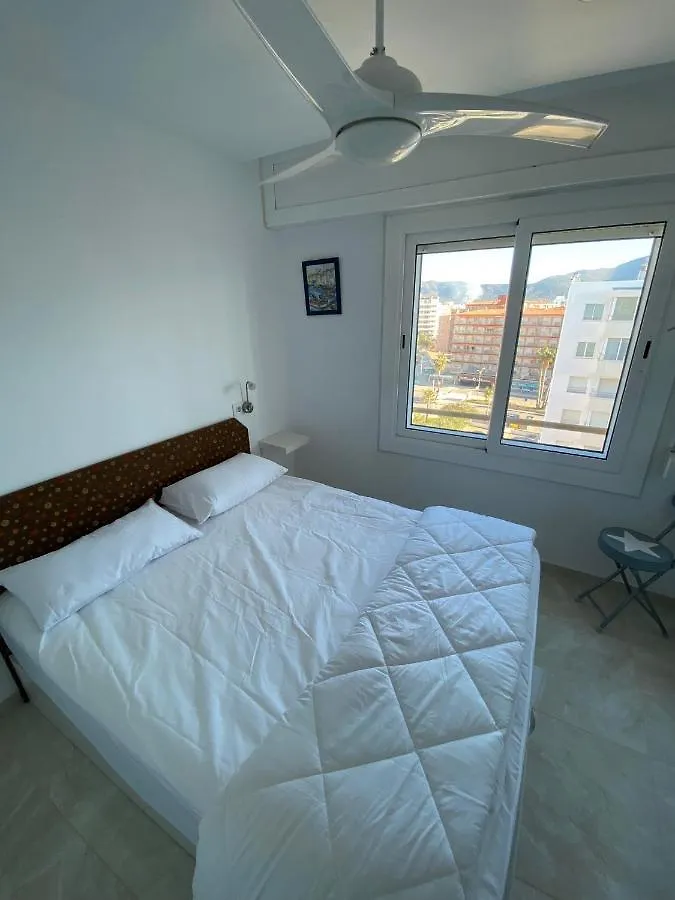Apartment Appartement Moderne Premiere Ligne De Mer Avec Piscine Roses