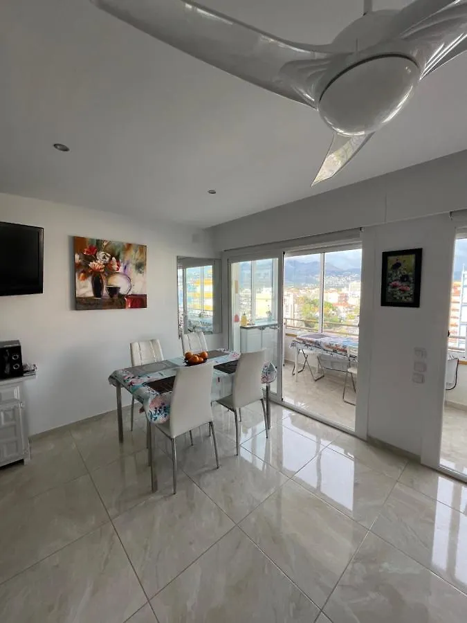 Appartement Moderne Premiere Ligne De Mer Avec Piscine Roses