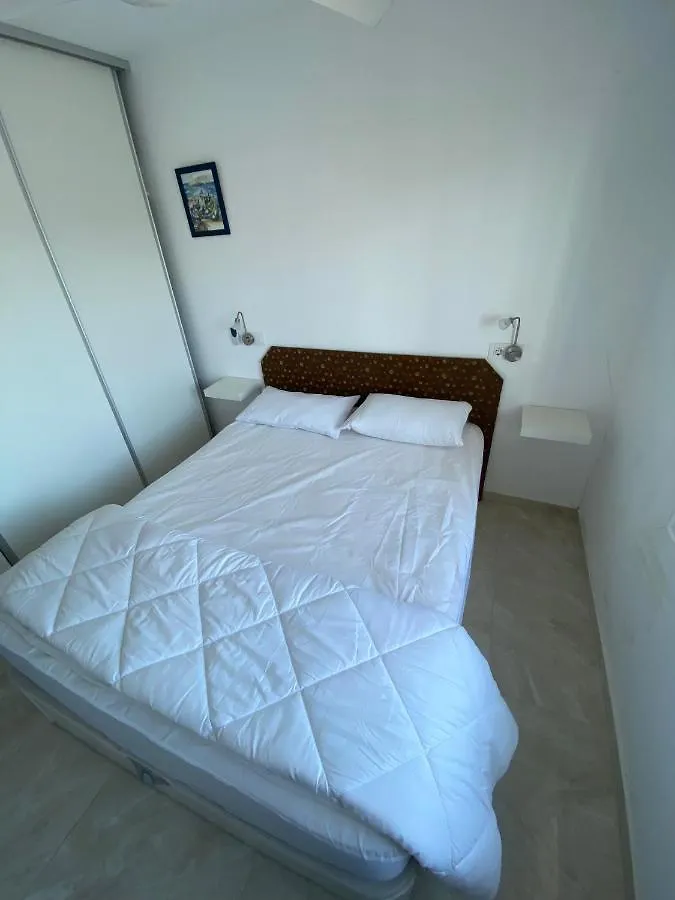 Appartement Moderne Premiere Ligne De Mer Avec Piscine Roses 0*,
