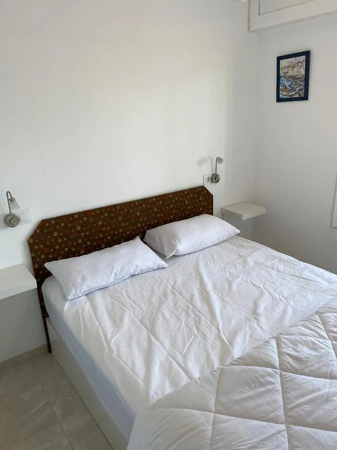 Appartement Moderne Premiere Ligne De Mer Avec Piscine Roses 0*,  Spain