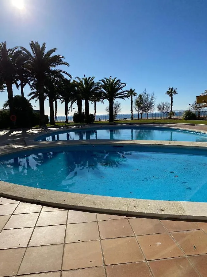 Appartement Moderne Premiere Ligne De Mer Avec Piscine Roses