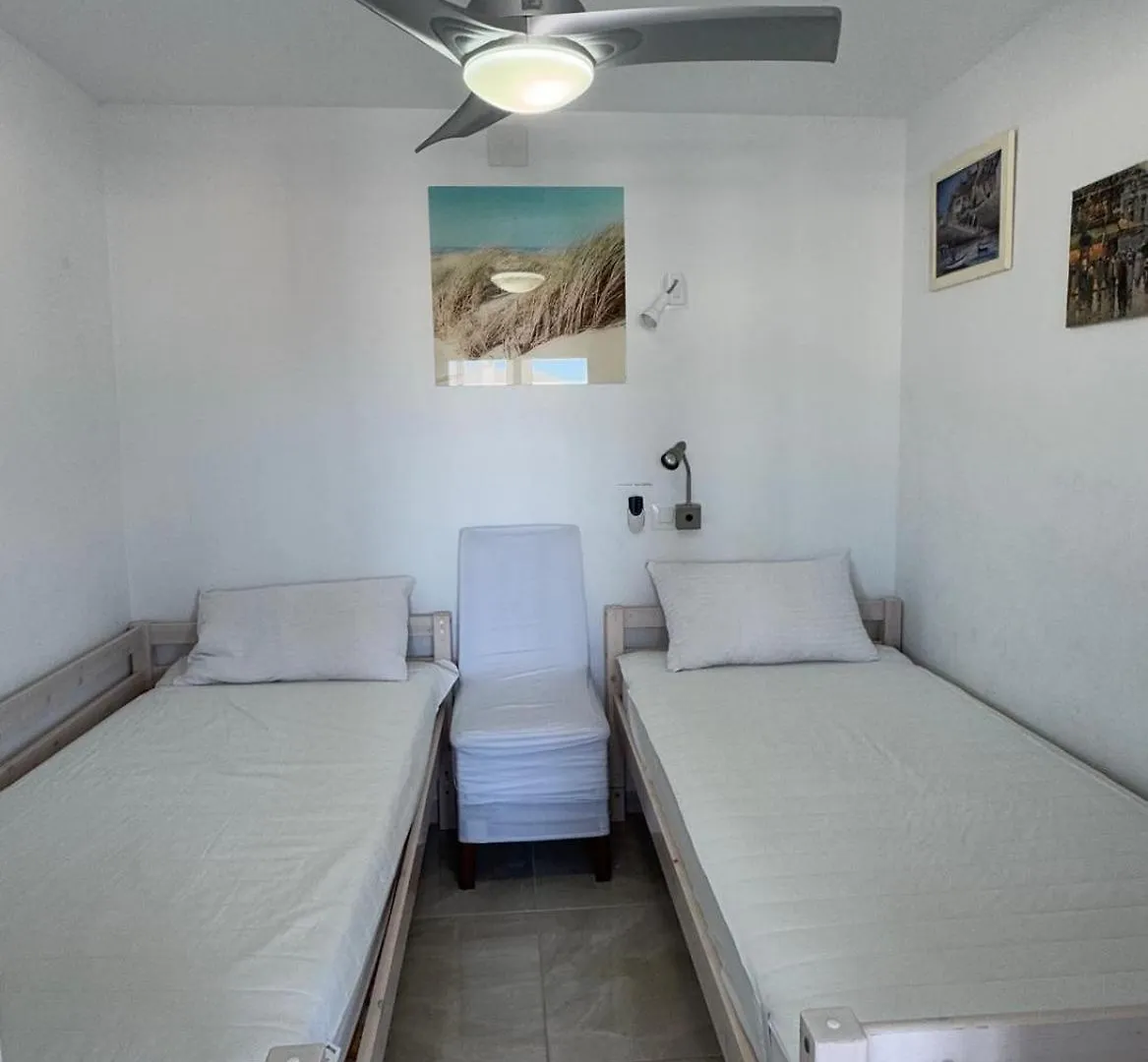 Apartment Appartement Moderne Premiere Ligne De Mer Avec Piscine Roses Spain