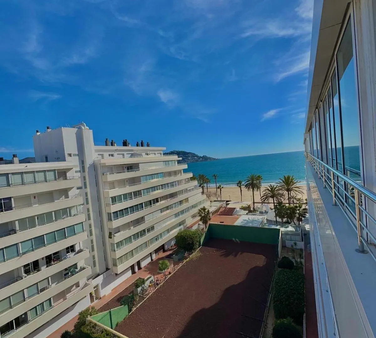Apartment Appartement Moderne Premiere Ligne De Mer Avec Piscine Roses