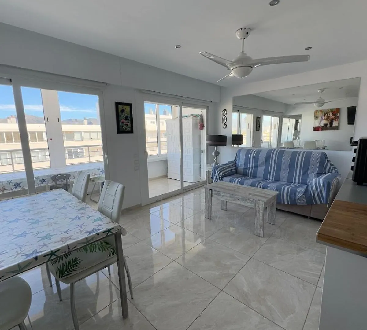 Appartement Moderne Premiere Ligne De Mer Avec Piscine Roses 0*,  Spain